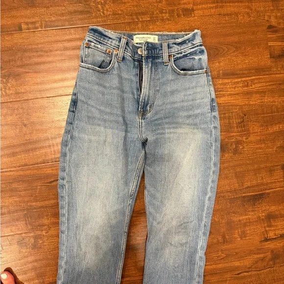 Abercrombie & Fitch Light Blue Straight Leg Jeans - Picture 4 of 5